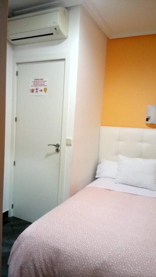 Pension Navarra Мадрид Екстер'єр фото