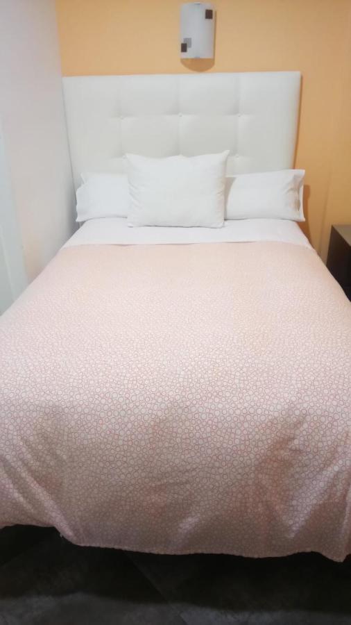 Pension Navarra Мадрид Екстер'єр фото