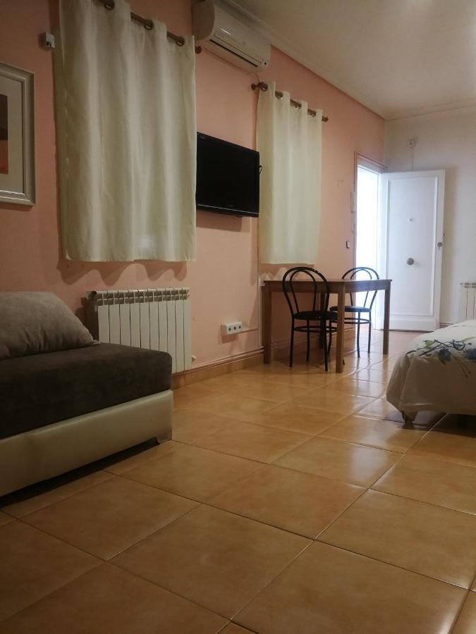 Pension Navarra Мадрид Екстер'єр фото