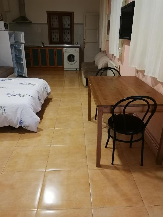 Pension Navarra Мадрид Екстер'єр фото