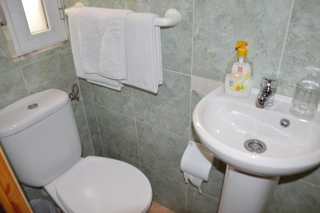 Pension Navarra Мадрид Екстер'єр фото