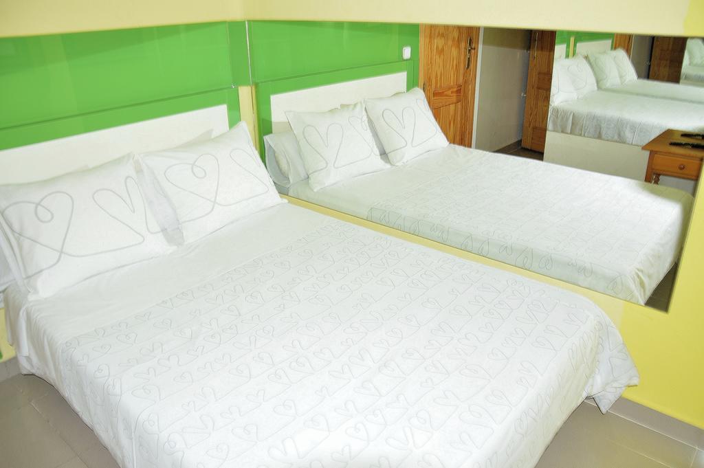 Pension Navarra Мадрид Екстер'єр фото