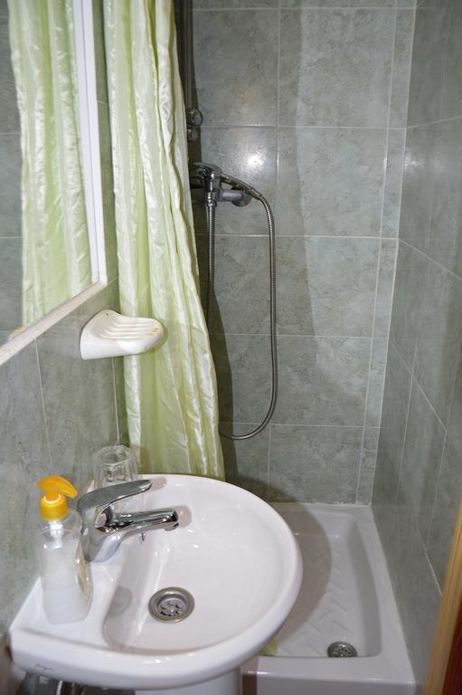 Pension Navarra Мадрид Екстер'єр фото
